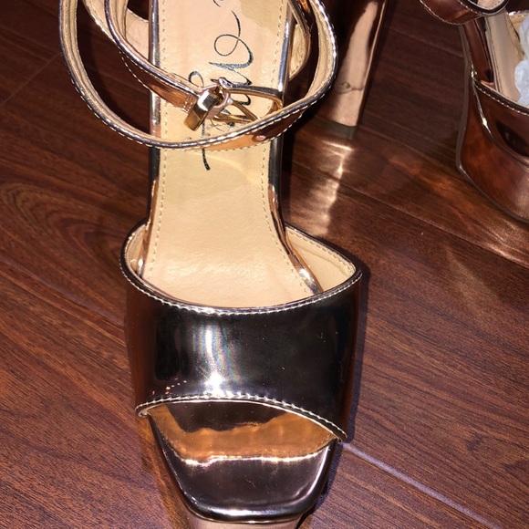 Rose gold heels - Picture 4 of 5